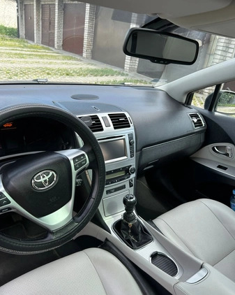 Toyota Avensis cena 38800 przebieg: 190000, rok produkcji 2012 z Gliwice małe 232